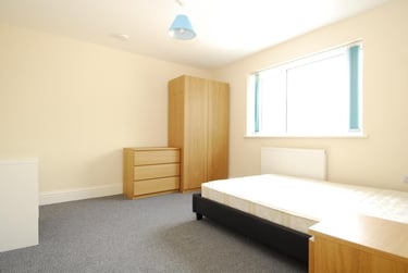 4 bed house, Quaker Lane, Peverell, Plymouth, PL34FA - Image 3